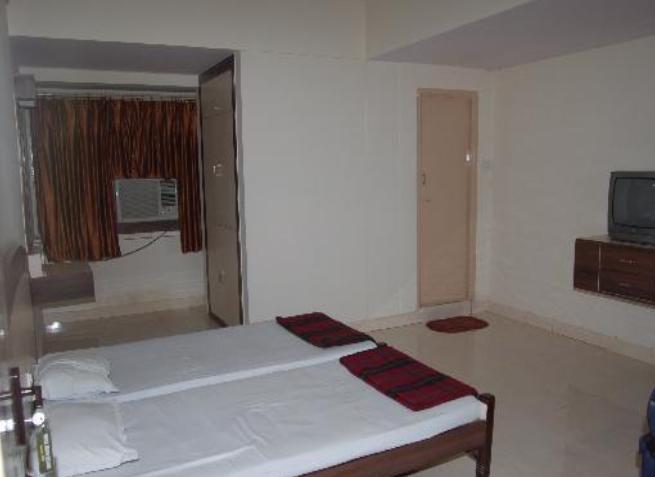 Hotel Maya Deluxe Hyderabad Bagian luar foto