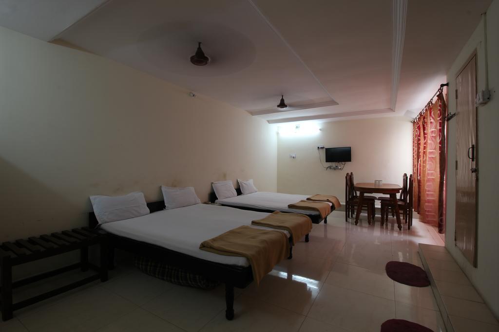 Hotel Maya Deluxe Hyderabad Bagian luar foto