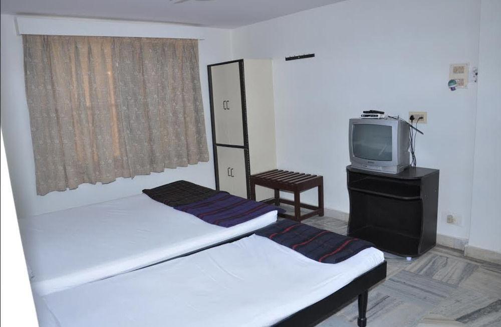 Hotel Maya Deluxe Hyderabad Bagian luar foto
