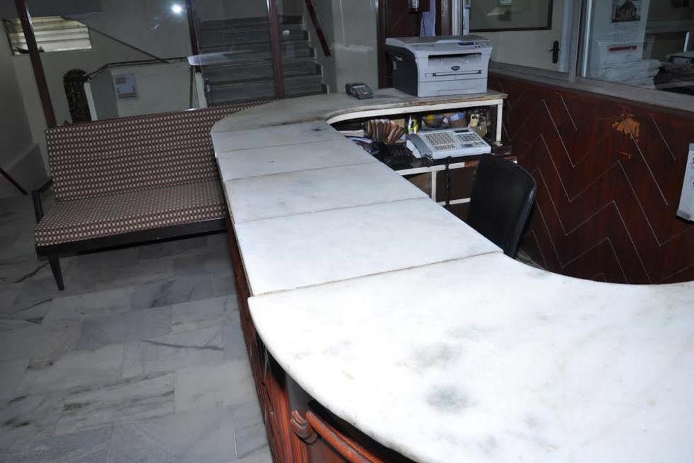 Hotel Maya Deluxe Hyderabad Bagian luar foto