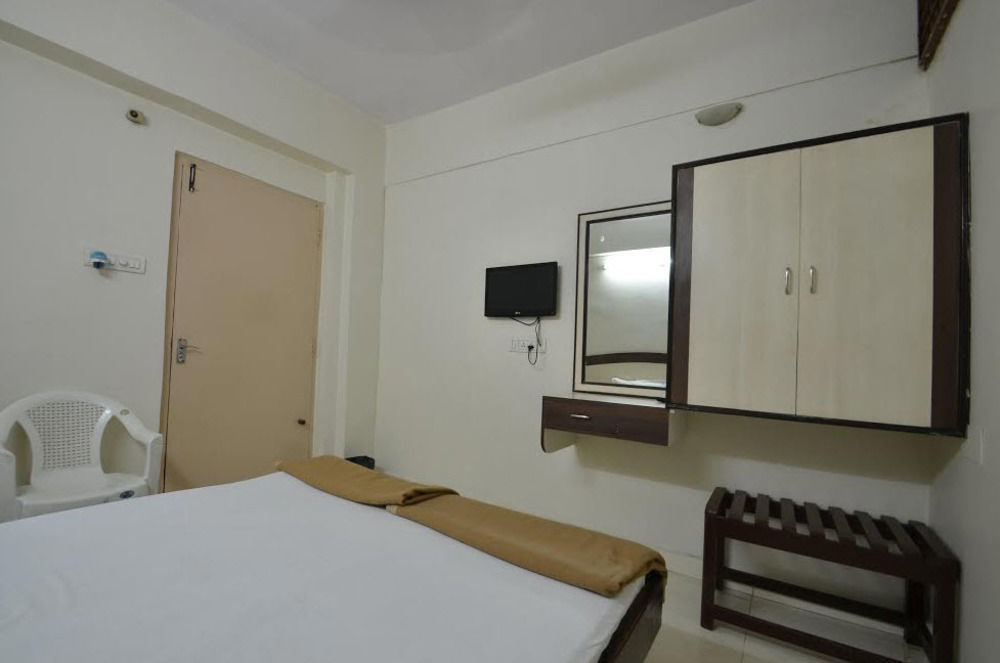 Hotel Maya Deluxe Hyderabad Bagian luar foto